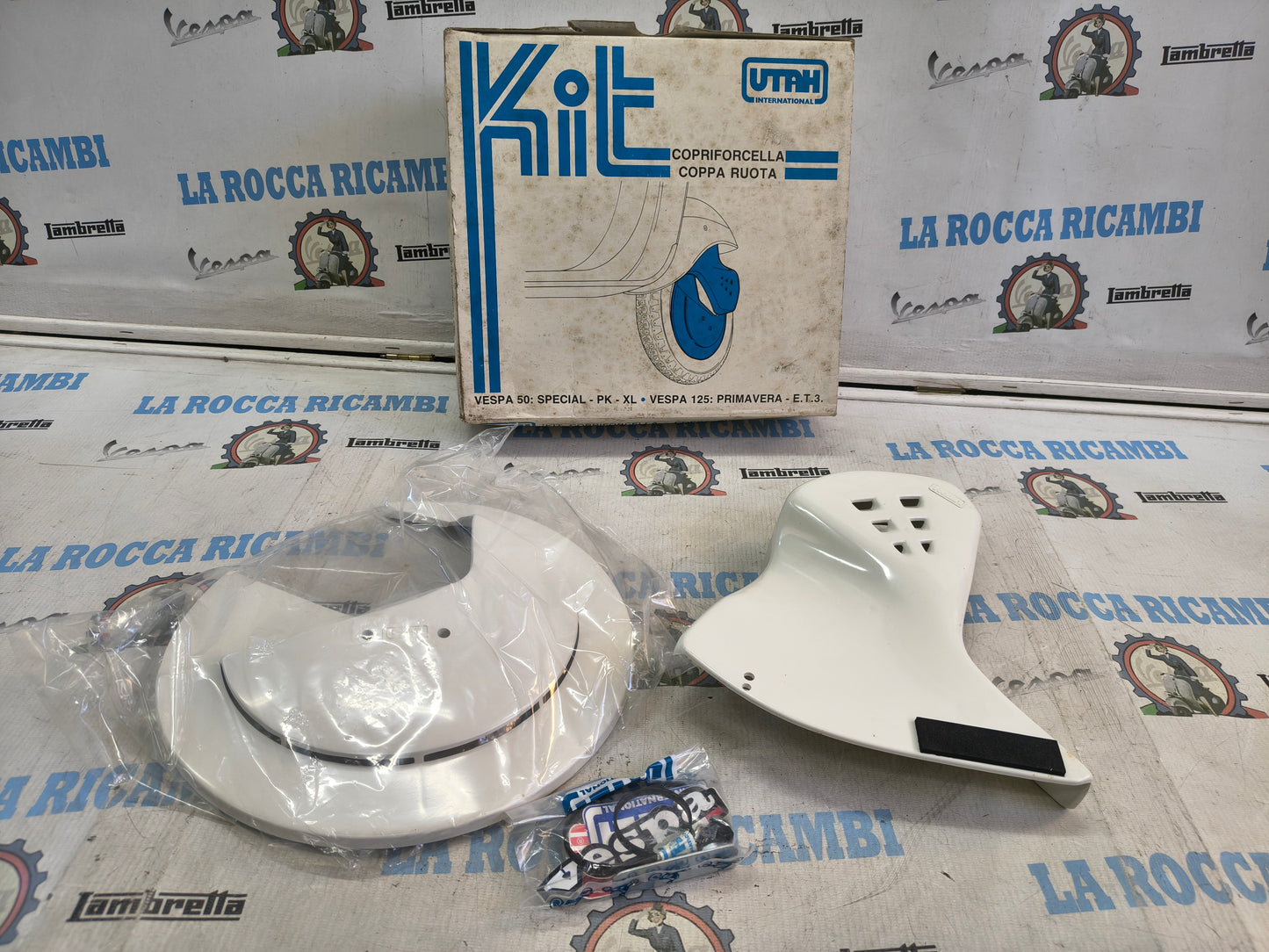 Kit copri forcella e copri mozzo UTAH 330.187 BIANCO Vespa 50 / ET3 / PK