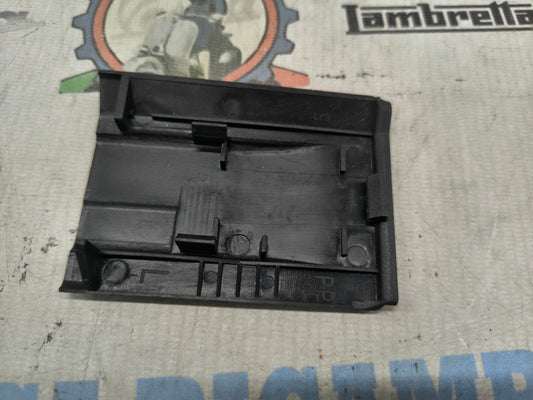 Coperchio finale guida porta scorrevole Piaggio Porter Van SX 7565287Z01000