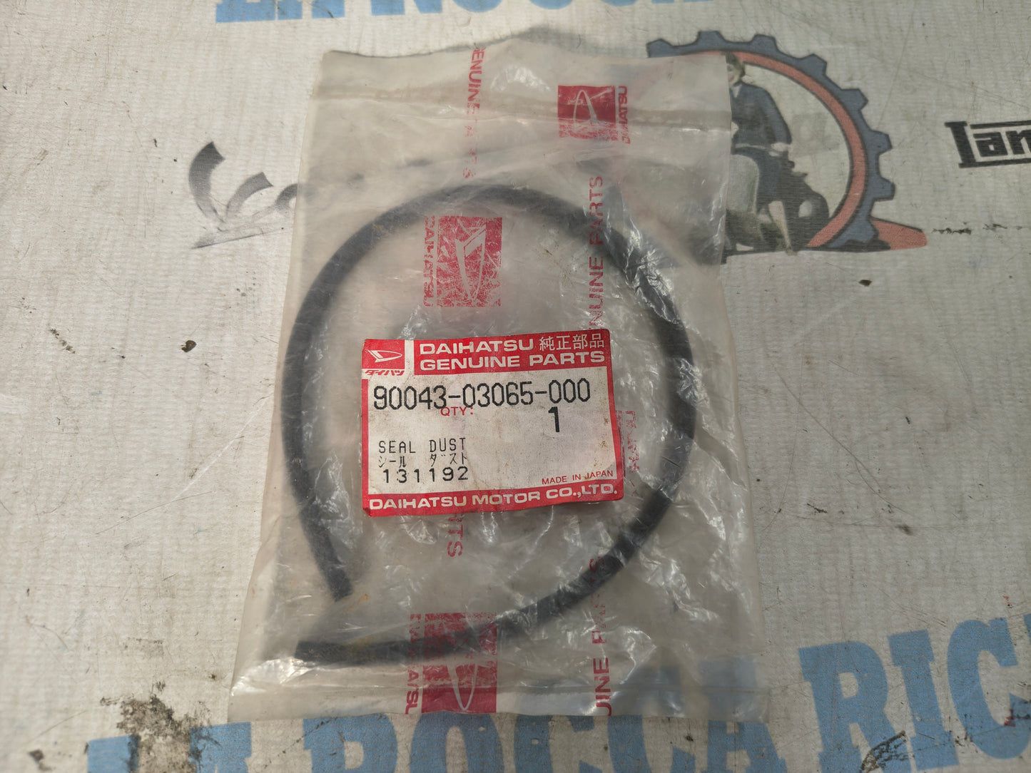 Daihatsu OEM 90043-03065-00 0 Parapolvere 9004303065000