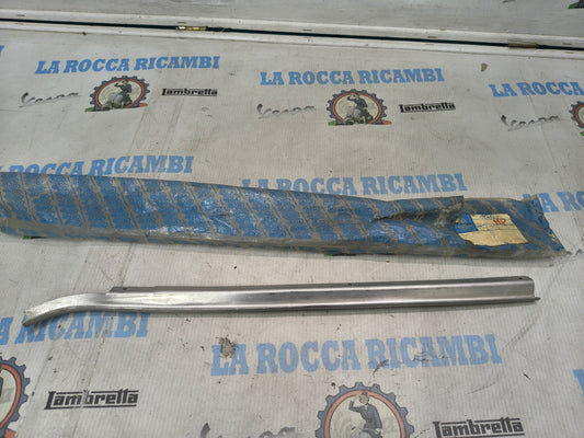 LISTELLO PROTEZIONE CABINA BATITTACCO DESTRO PER PIAGGIO APE MP 194947
