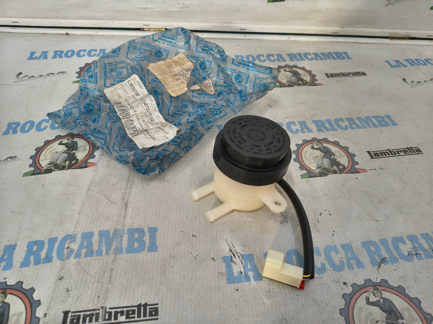 Serbatoio olio freni PIAGGIO PORTER 4722087Z01000