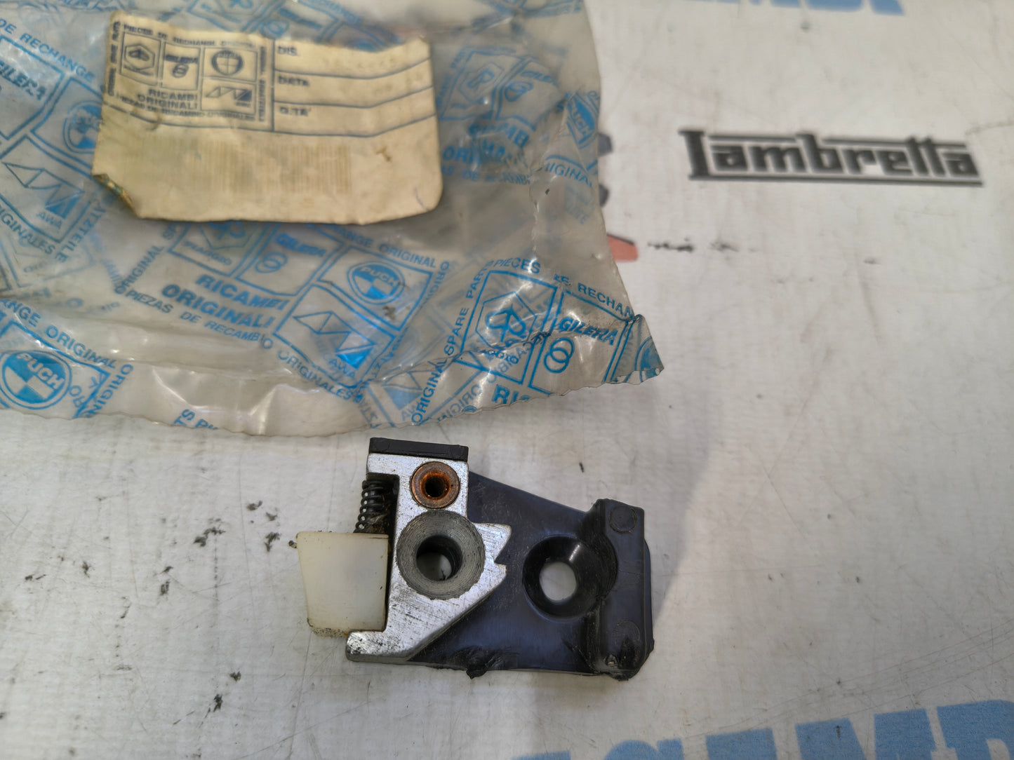 Blocchetto porta destra Ape Car - Piaggio 1826665