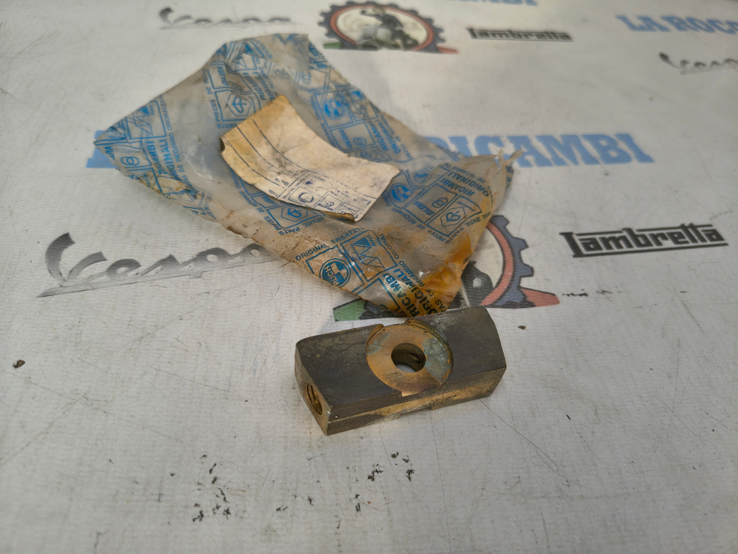 RACCORDO TUBI FRENO POSTERIORE ORIGINALE PIAGGIO APE POKER 265449