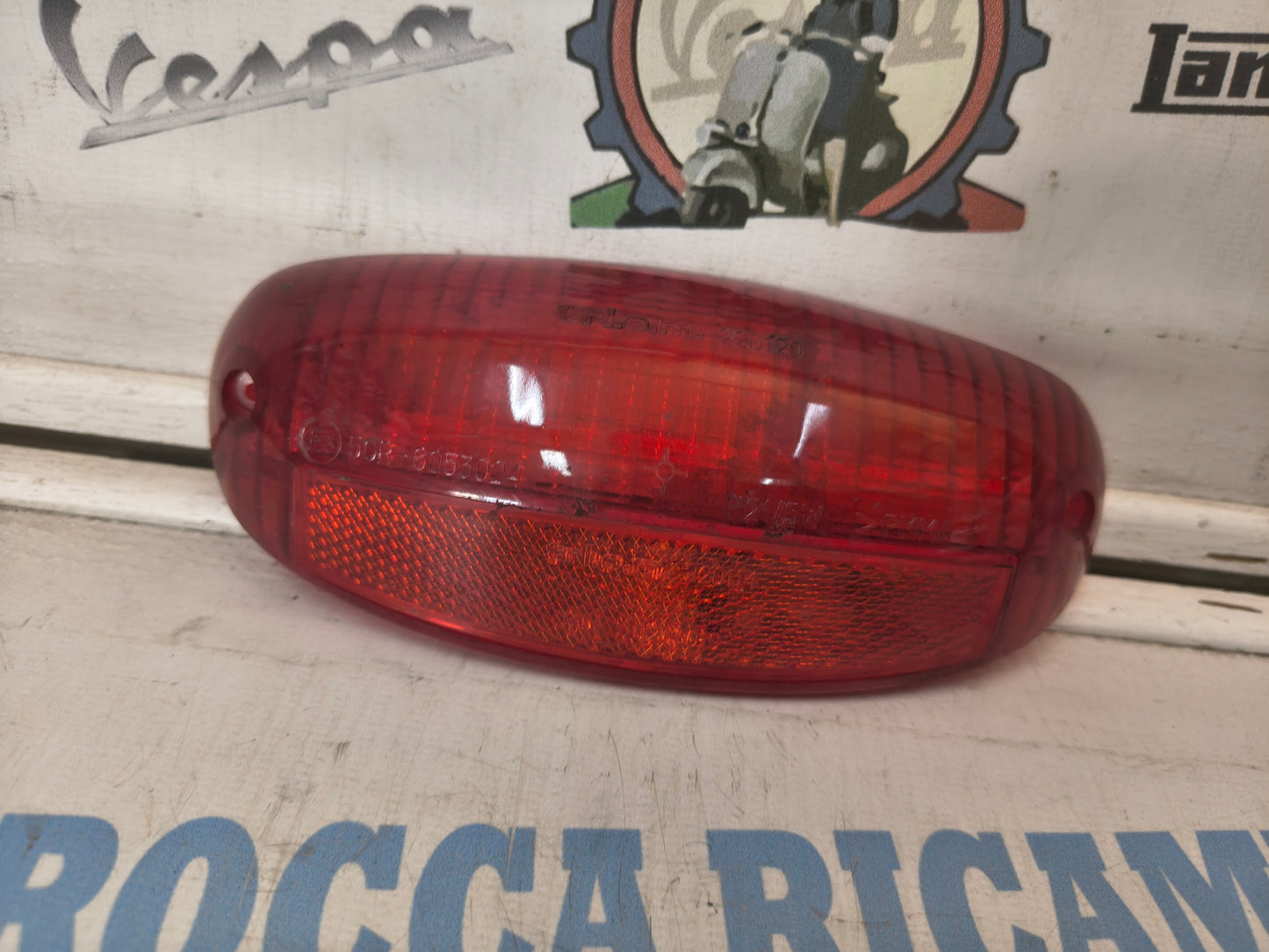 Plastica fanalino posteriore PIAGGIO VESPA ET2 / ET4 Originale 239866