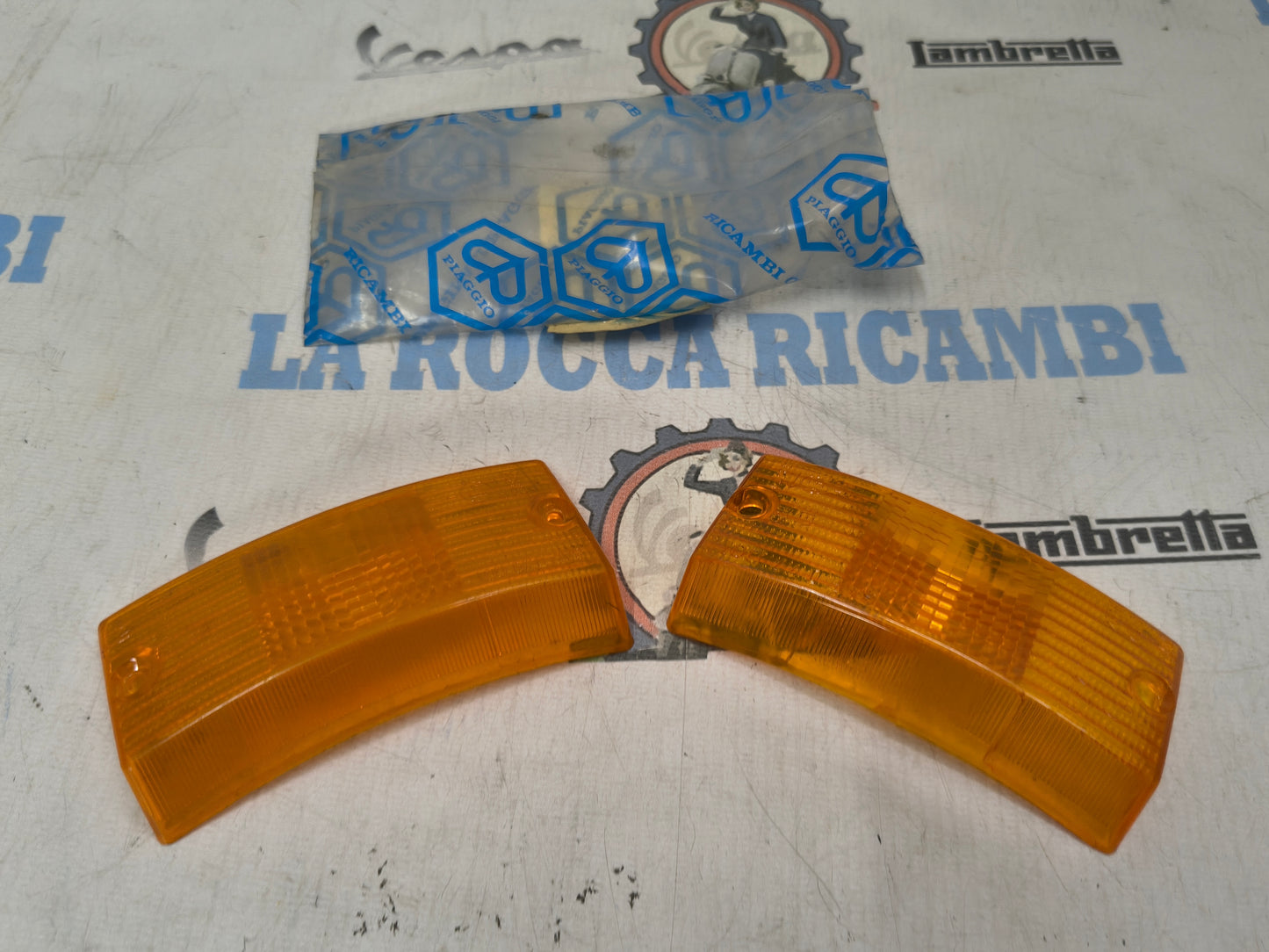 Plastiche Frecce Anteriori Vespa PX 125 / 150 / 200 TRIOM