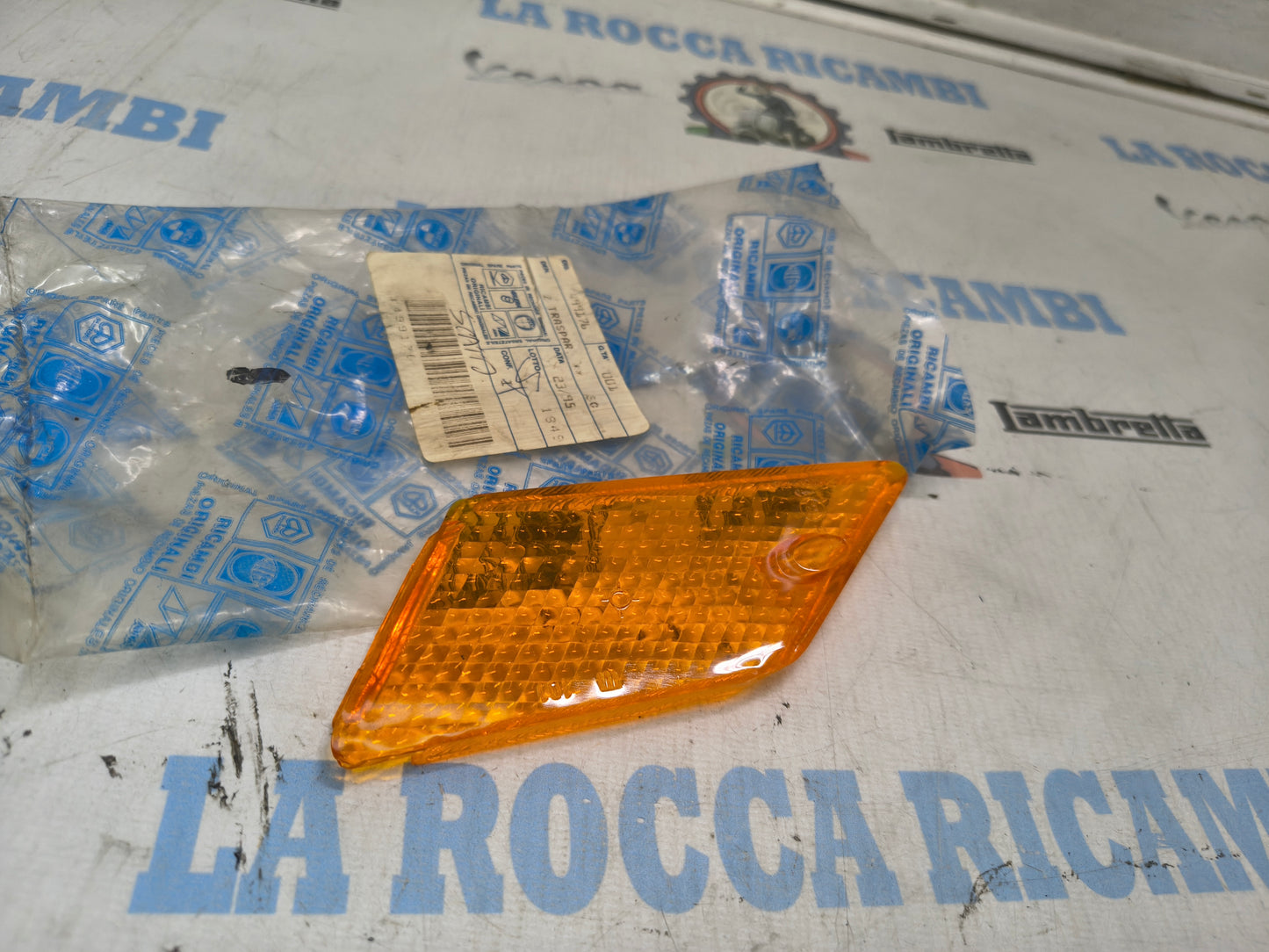 Plastica Freccia Anteriore Sinistra Piaggio Scatto 50 - 499176