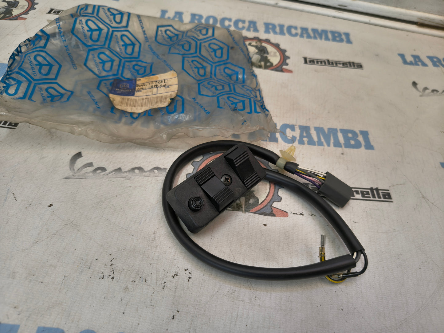 COMMUTATORE LUCI APE 50 TM P 50 AVVIAMENTO ELETTRICO PIAGGIO 230267