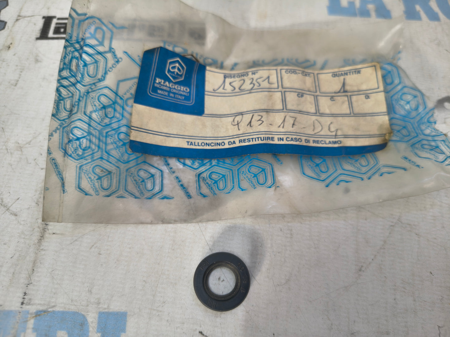 PARAOLIO TENUTA SELETTORE CAMBIO 10x18x4 VESPA 50-125 V-FL 152351
