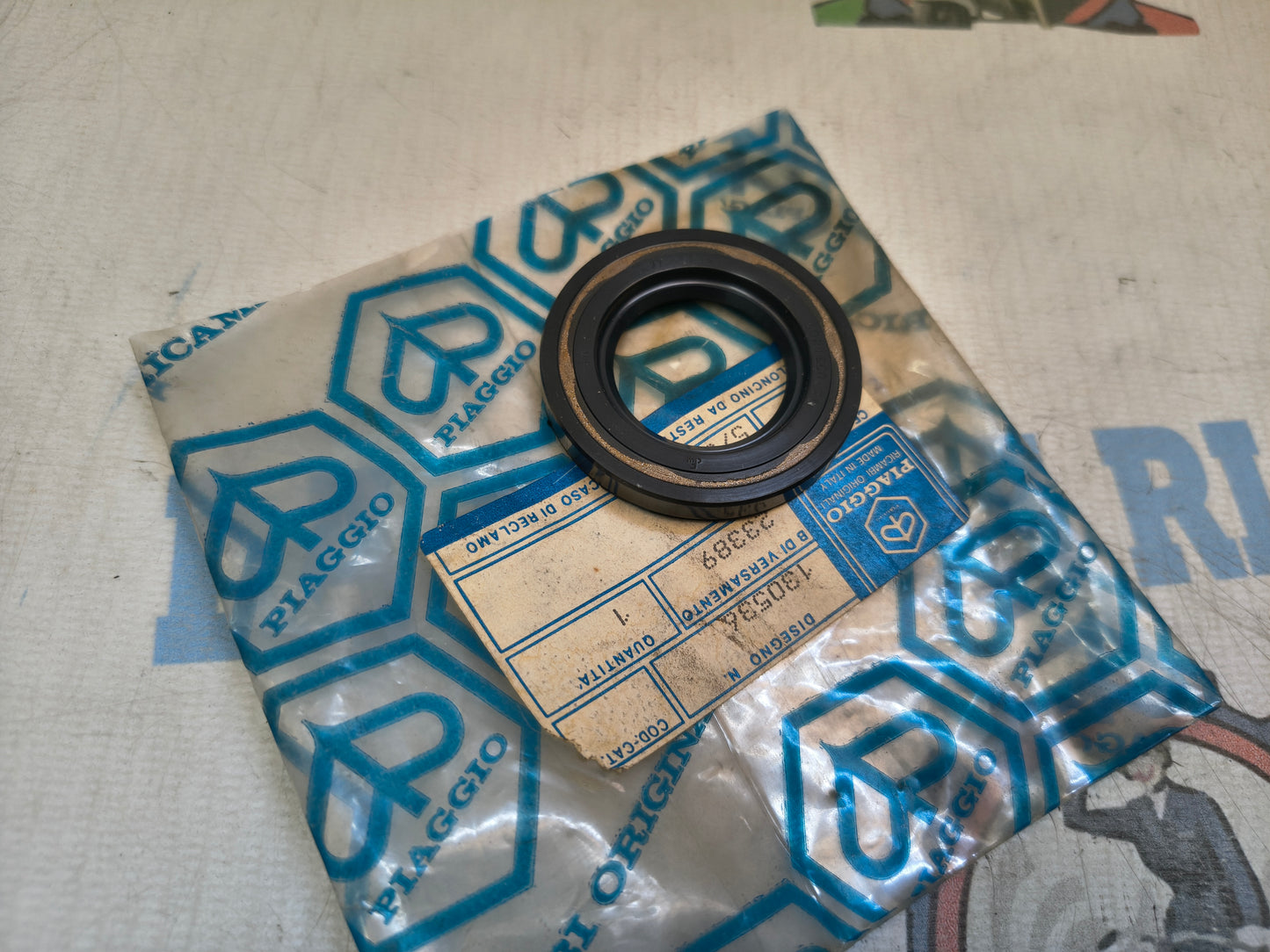PARAOLIO 27 X 47 X 6 ORIGINALE PIAGGIO VESPA PX RUOTA POSTERIORE 130536