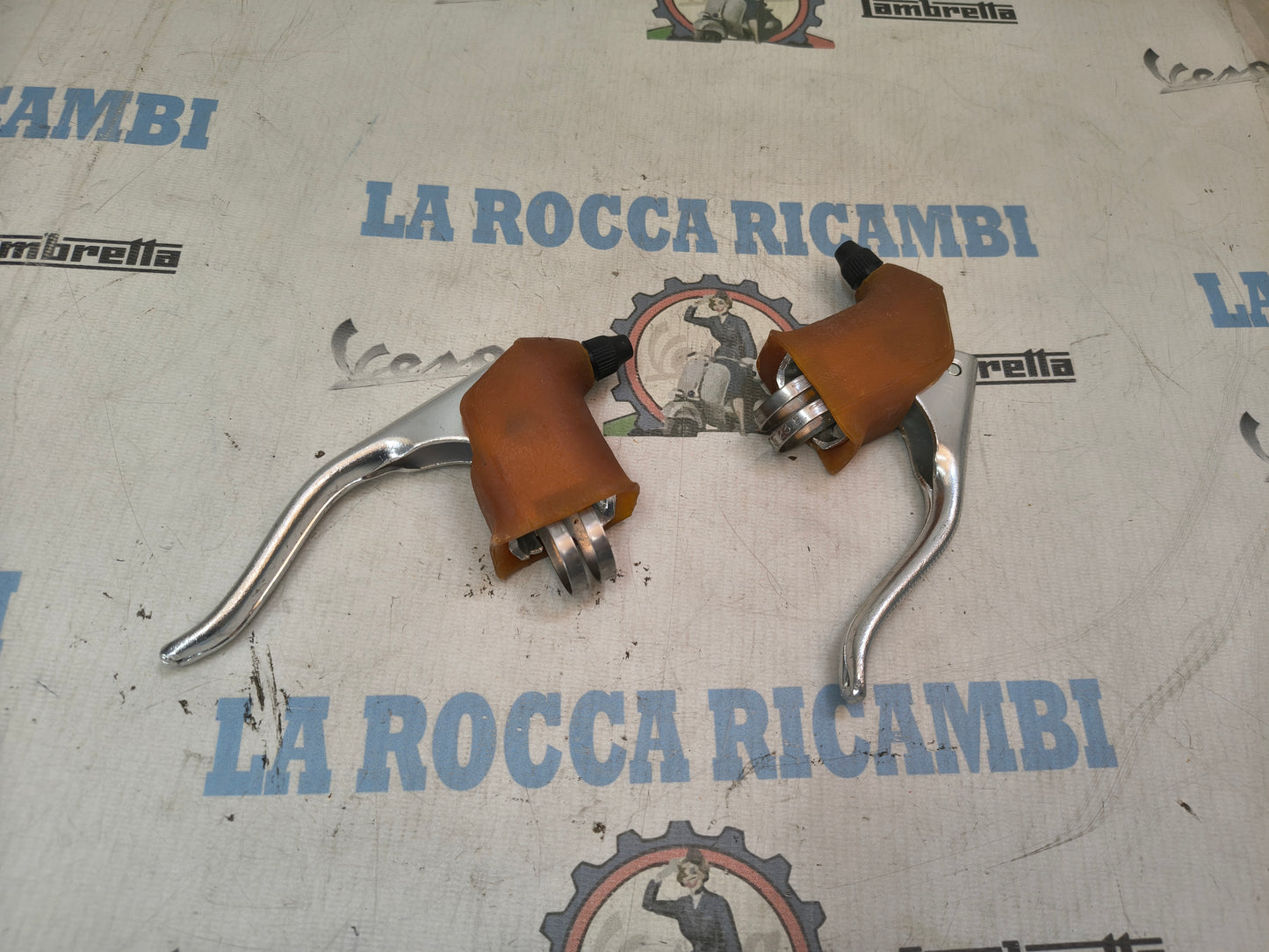 Leve freno non aerodinamiche NOS Universale 125 / 300 Da 22,2 a 23,8 mm