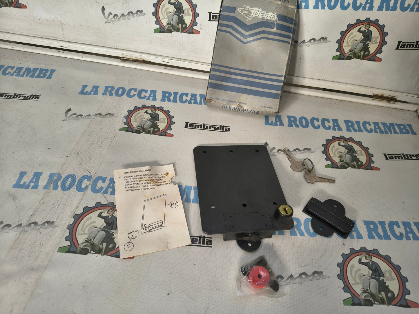 Portatarga con antifurto DELTA per ciclomotori e Vespa 50