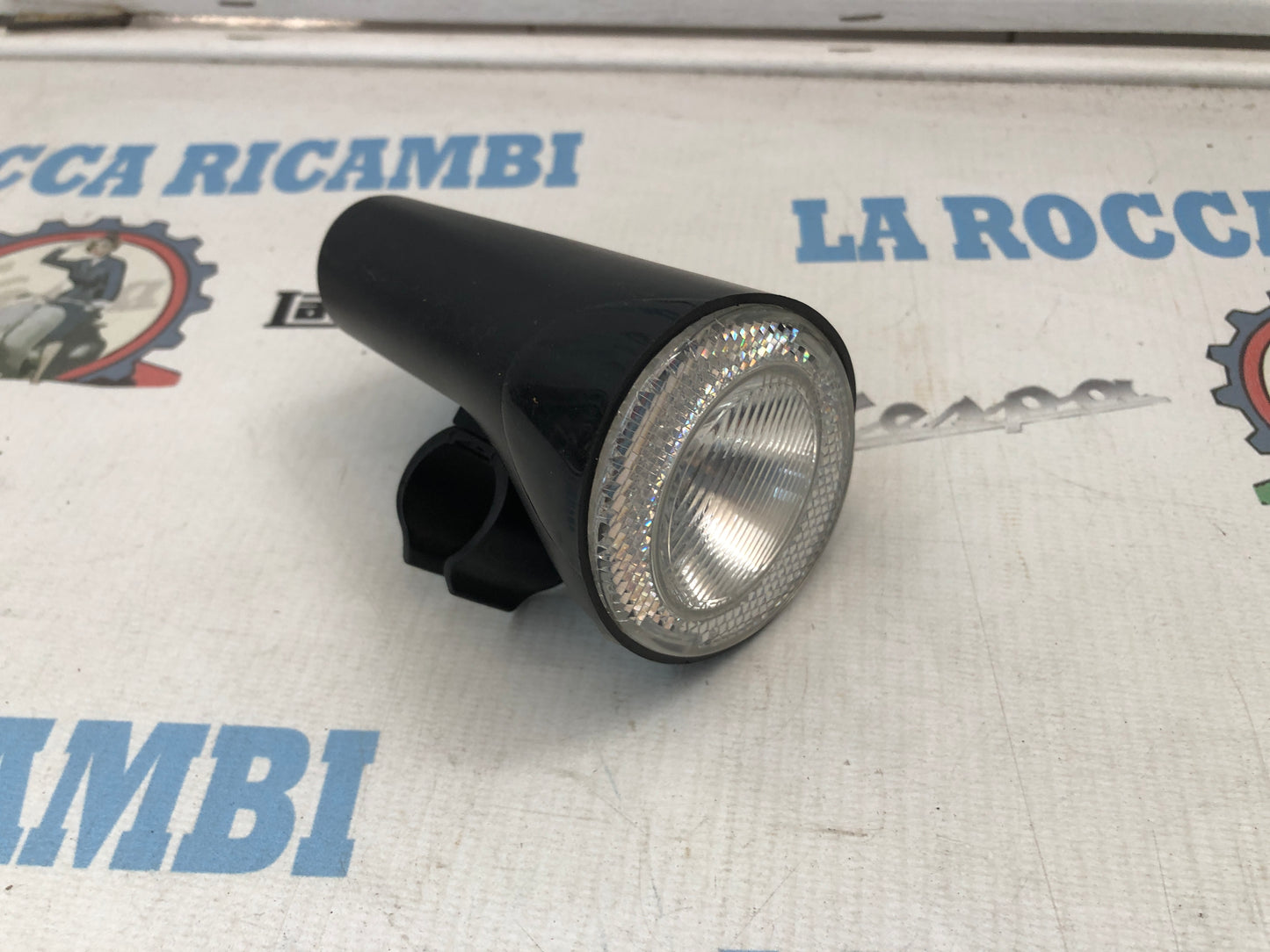 Faro anteriore per bicicletta a batterie