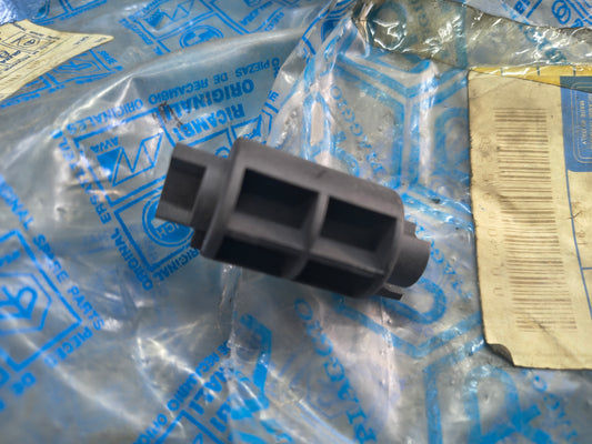 Distanziatore Commutatore Bloccasterzo , Per Piaggio Vespa PK , XL2 , HP 256909
