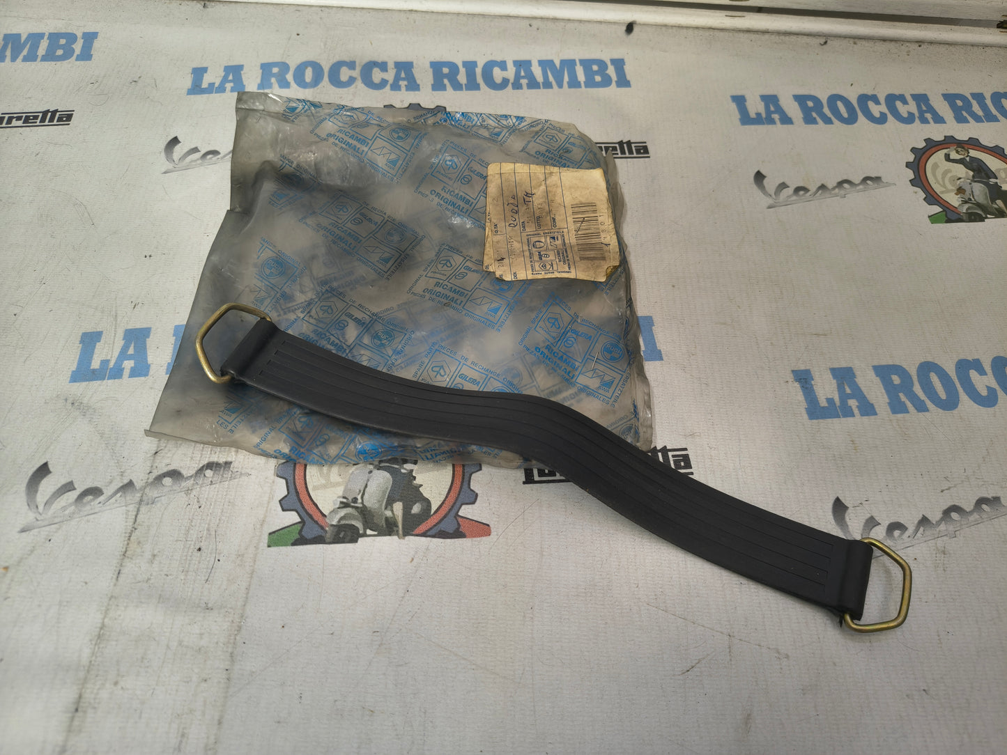 Cinghia Ferma Ruota Di Scorta Piaggio Ape Tm P602 - Tm P703 Originale 214801