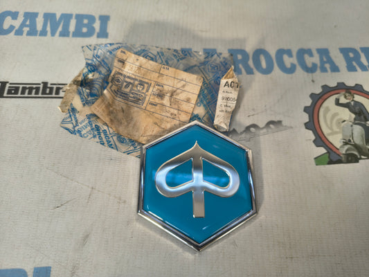 Logo / Scudetto anteriore per calandra/frontale Piaggio Porter 1000 / 1300 - 7531587Z02000 - 566579