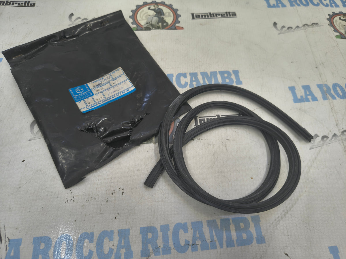 GUARNIZIONE PROFILATO PEDANA 100cm ORIGINALE PIAGGIO VESPA 50 125 COD 154777