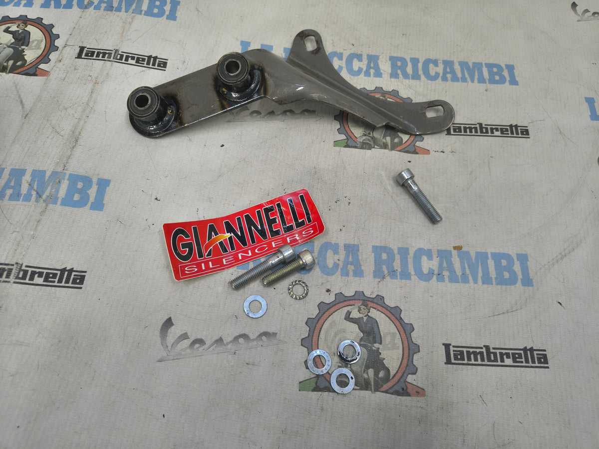 Staffa Giannelli completa di silentblock per marmitta modello Extra v2 per motori scooter con motore Piaggio ad aria
