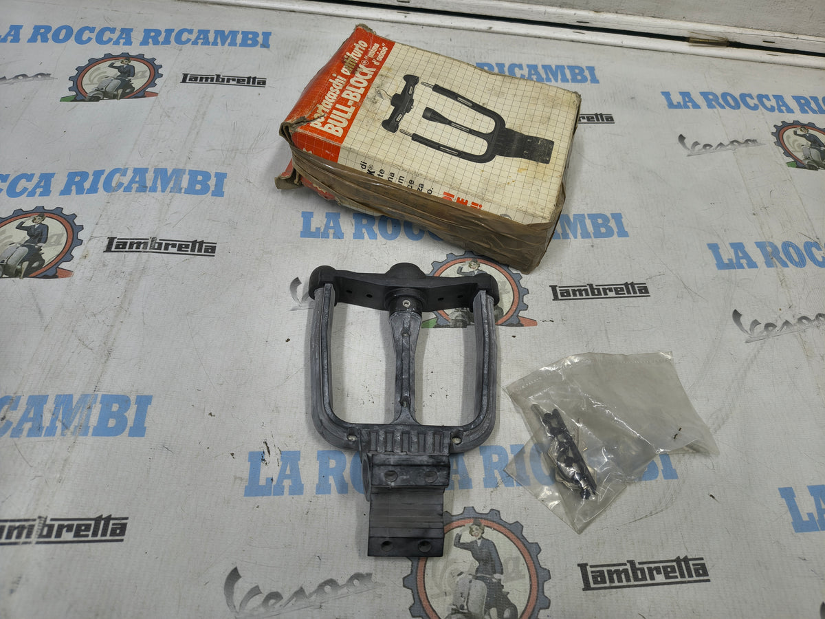 Dispositivo antifurto per due caschi