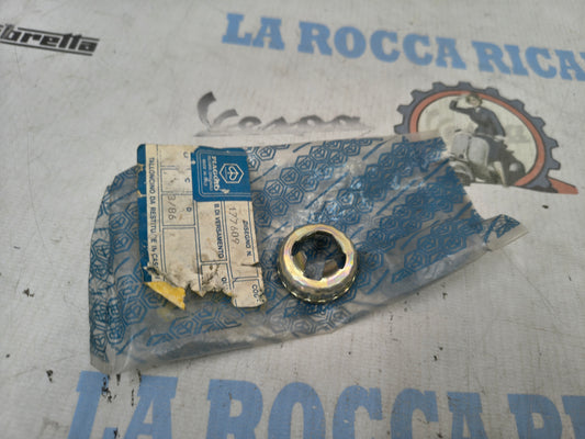 SCODELLINO FISSA DADO RUOTA ANTERIORE RINFORZATO PIAGGIO VESPA PX 177609
