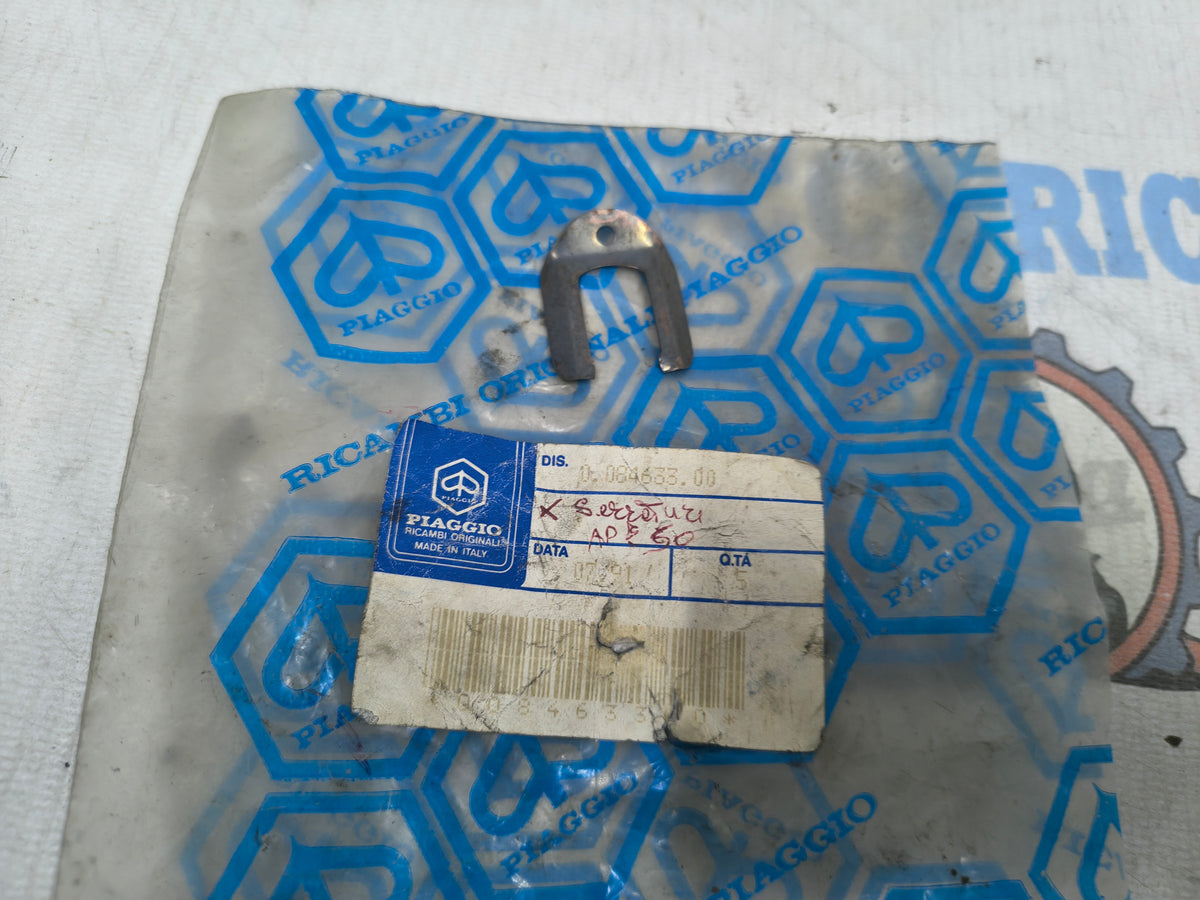 PIASTRINA FORCELLA SERRATURA APE 50 PIAGGIO 084633