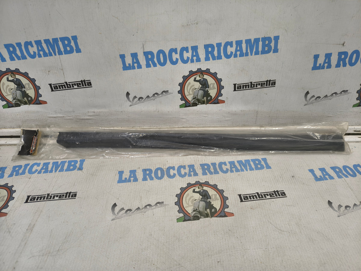 Profilato gomma guarnizione nero per il serbatoio Piaggio SI Ariete 09962