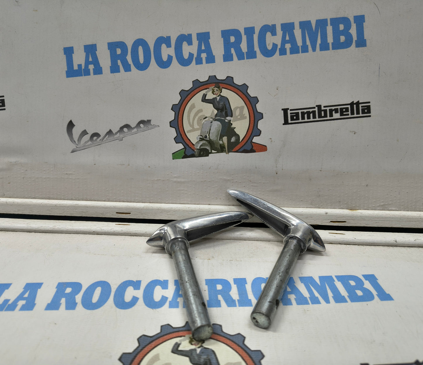 Leve Chiusura Cofani Con Tubolari Lambretta LI