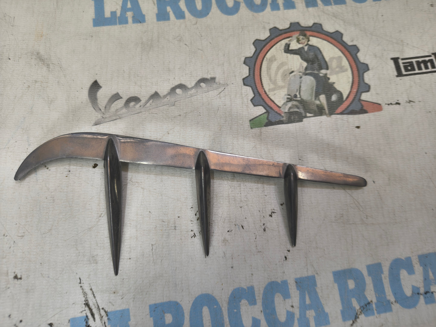 Fregio Sx Lambretta J 50 Deluxe