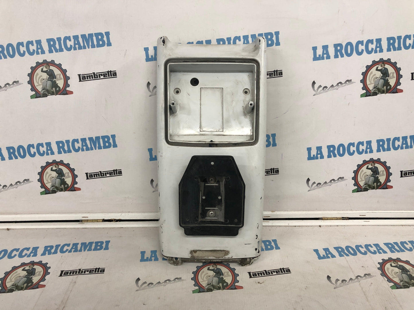 Copertura / Carenatura porta fanale posteriore Vespa V / HP [OCCASIONALE]