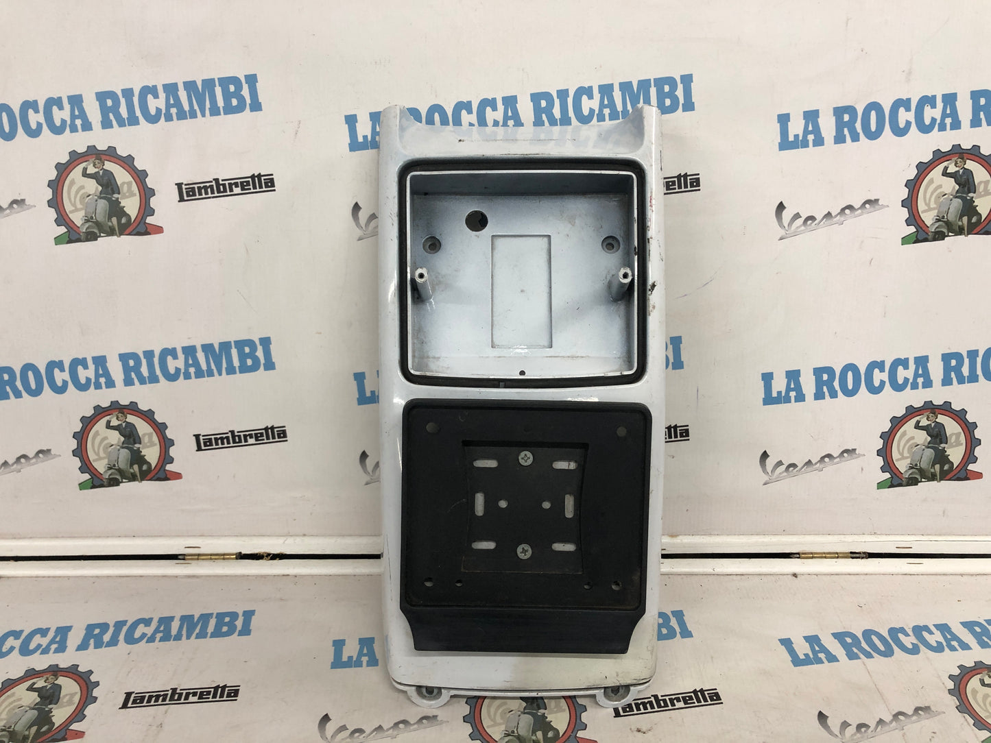 Copertura / Carenatura porta fanale posteriore Vespa V / HP [OCCASIONALE]