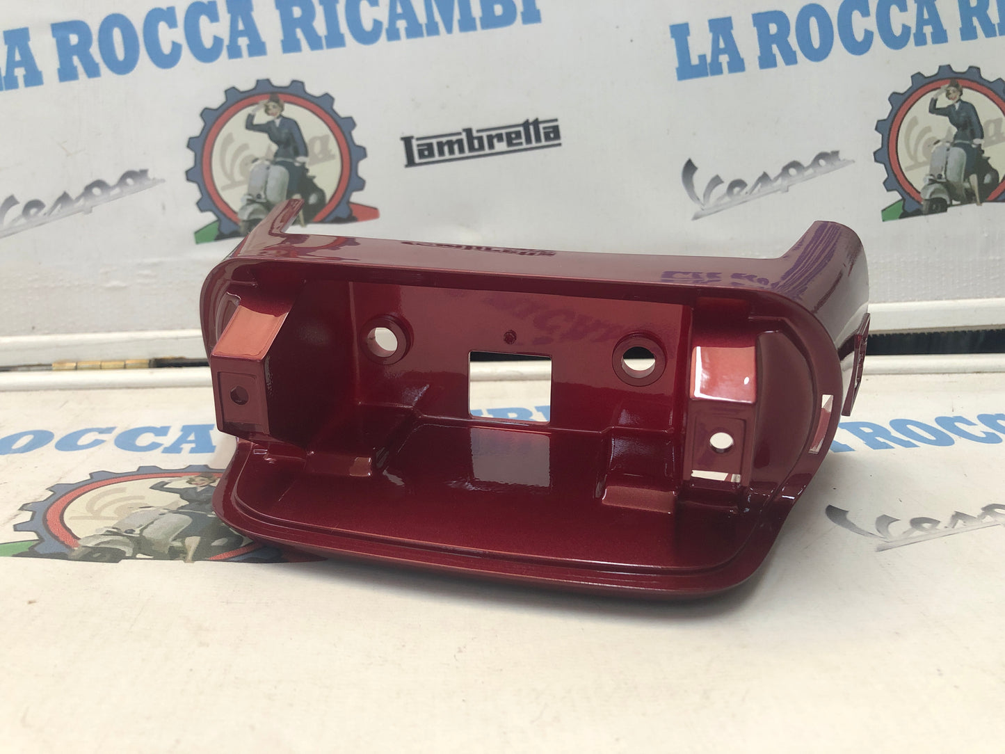 Porta Fanalino Posteriore Verniciato Rosso PIAGGIO FREE 924761
