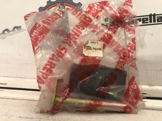 Perno Cavalletto Centrale + Staffa APRILIA SCARABEO SR 50 - 8221240