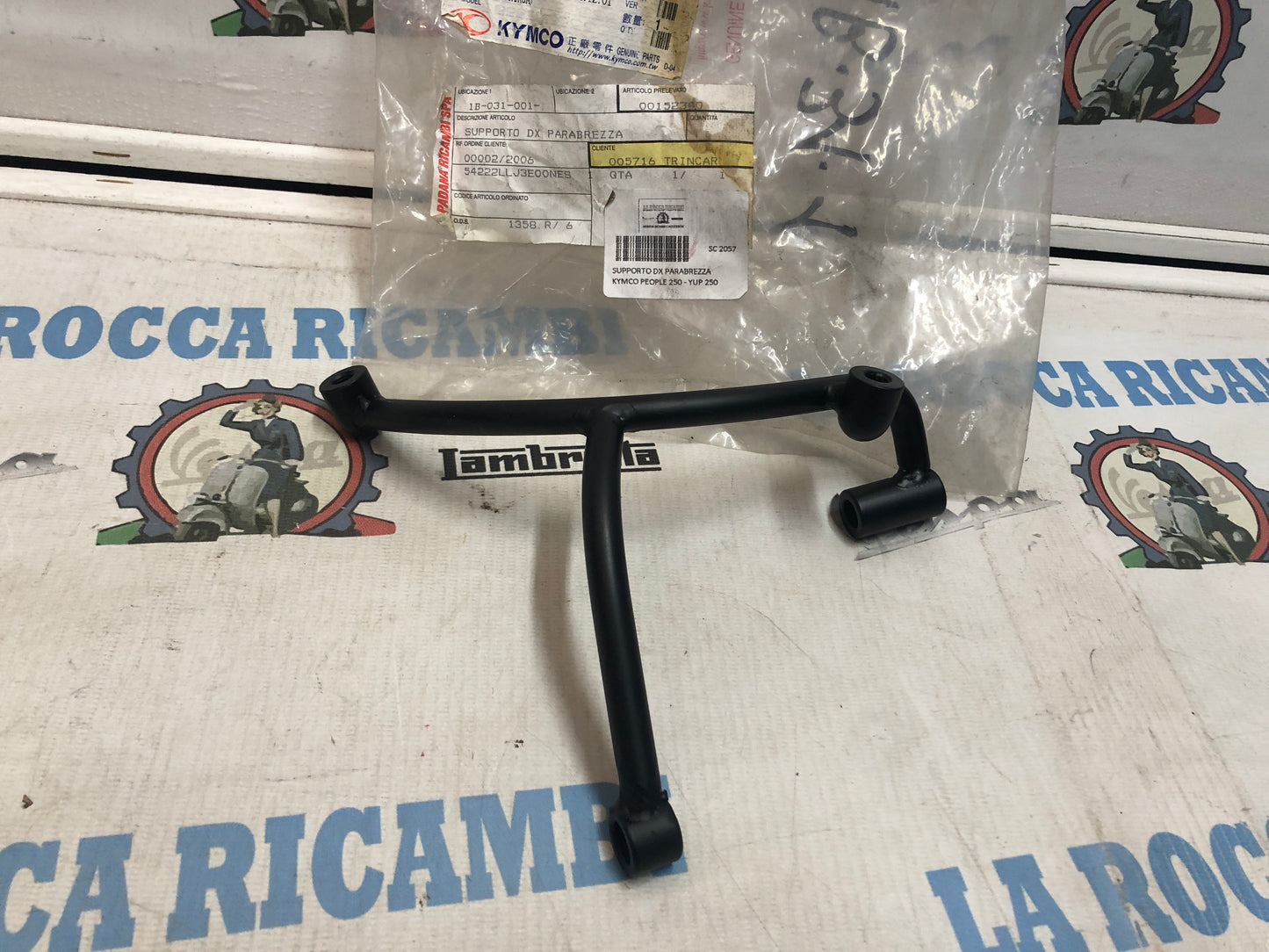 SUPPORTO DX PARABREZZA KYMCO PEOPLE 250 - YUP 250 - 00152340