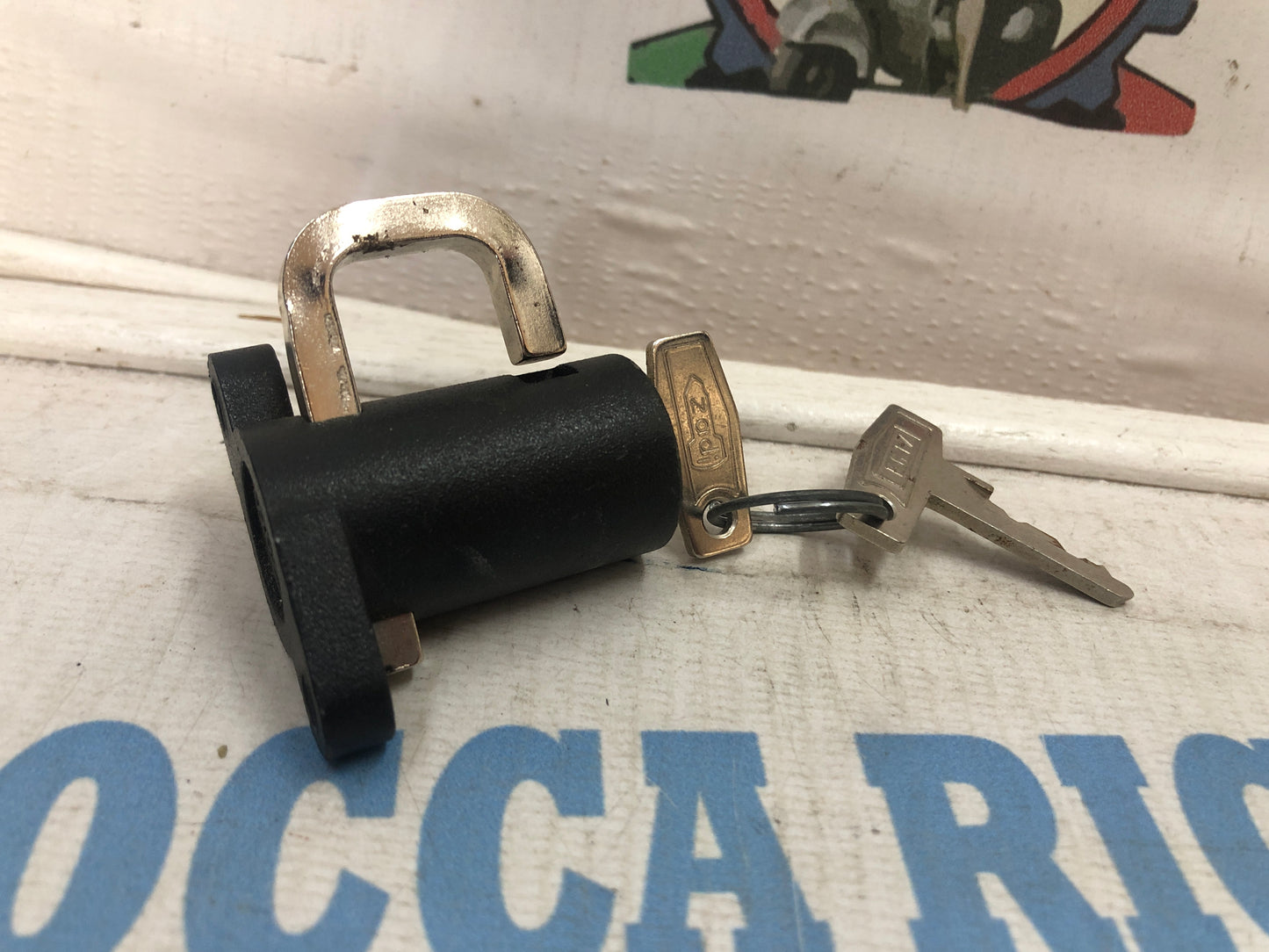 SERRATURA PORTA CASCO SCOOTER