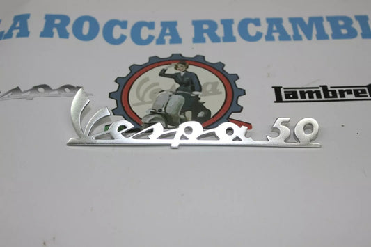 Scritta Anteriore Scudo "Vespa 50" per Vespa 50 L / R Dal 1966 Al 1972 - R.O 151727
