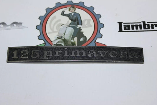 Scritta Targhetta Nera Posteriore "125 PRIMAVERA" Vespa 125 Primavera Serie 2