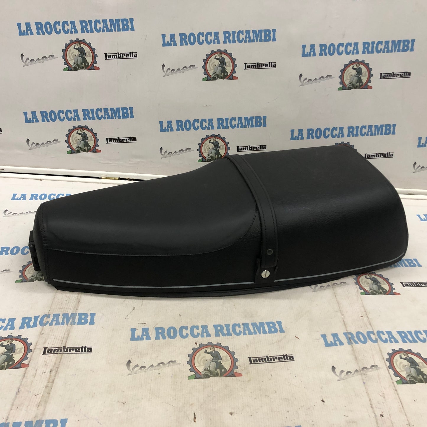 Sella / Sellone Vespa Cosa 1 125 / 150 / 200 completa di chiavi