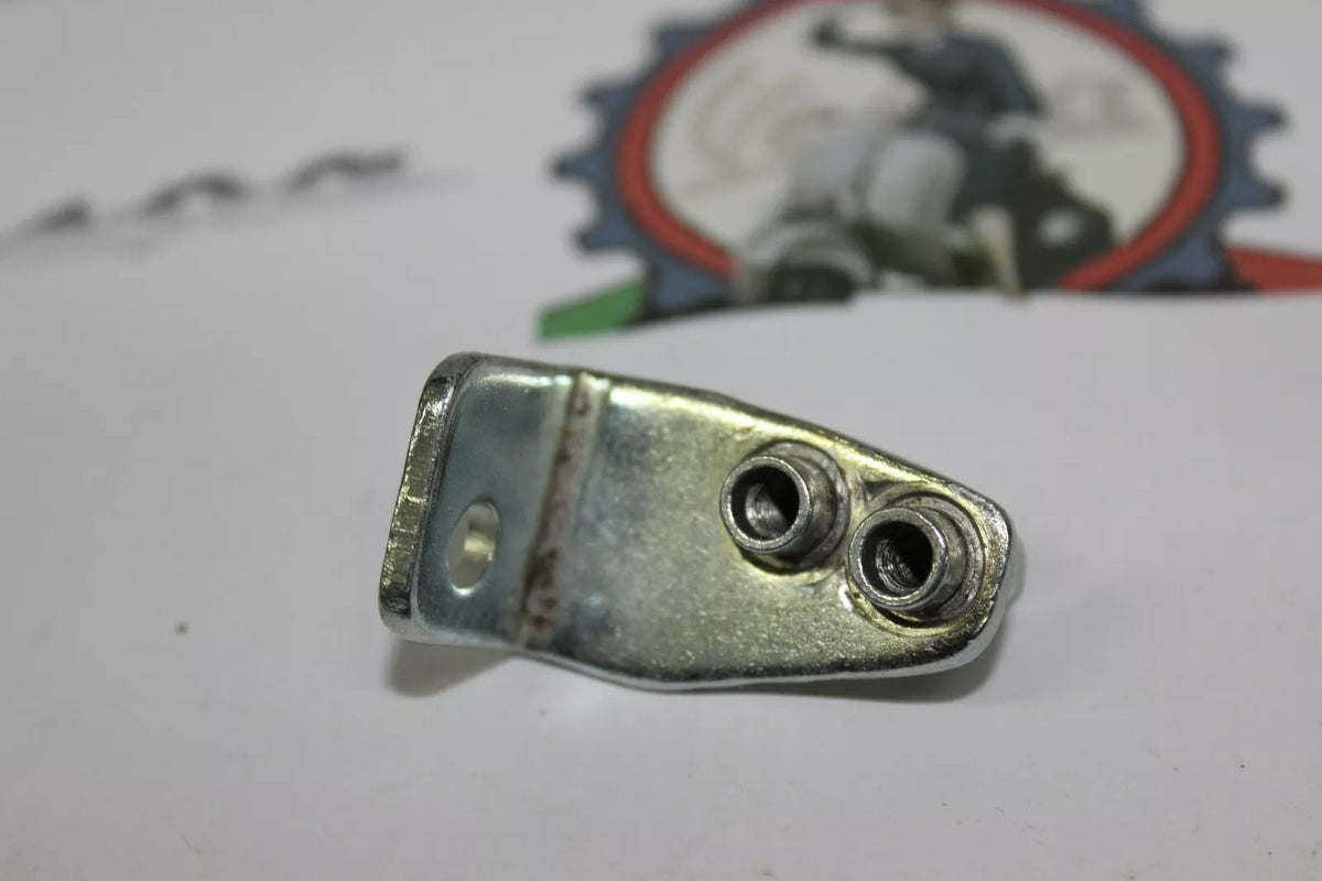 Piastrina sotto motore registro cavi cambio Vespa VM / VN / VL / GS