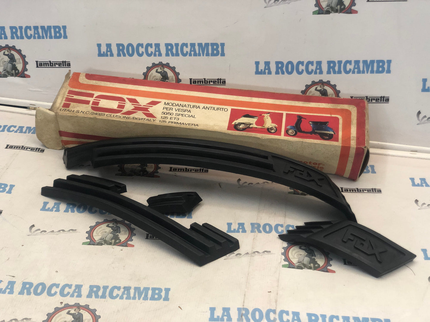 Paracolpi FOX per fiancate Vespa 50 L/N/R/SPECIAL - 125 PRIMAVERA / ET3 - UTAH